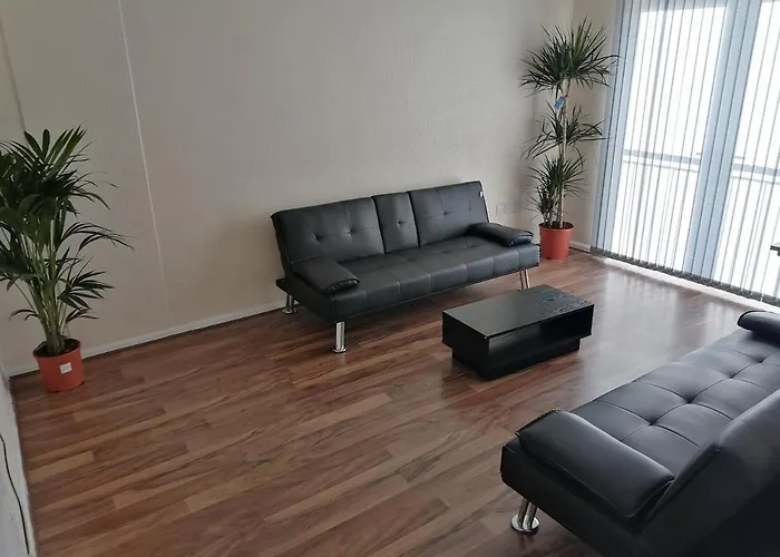 Large House With 3 Bedrooms House, 5 Guests Near City/Manu Stadiums