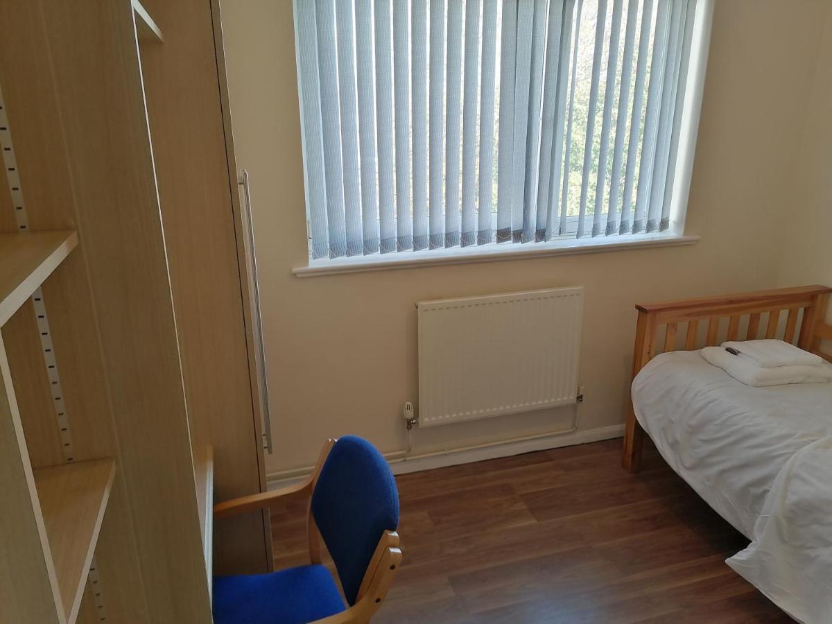 Large House With 3 Bedrooms House, 5 Guests Near City/manu Stadiums * Manchester