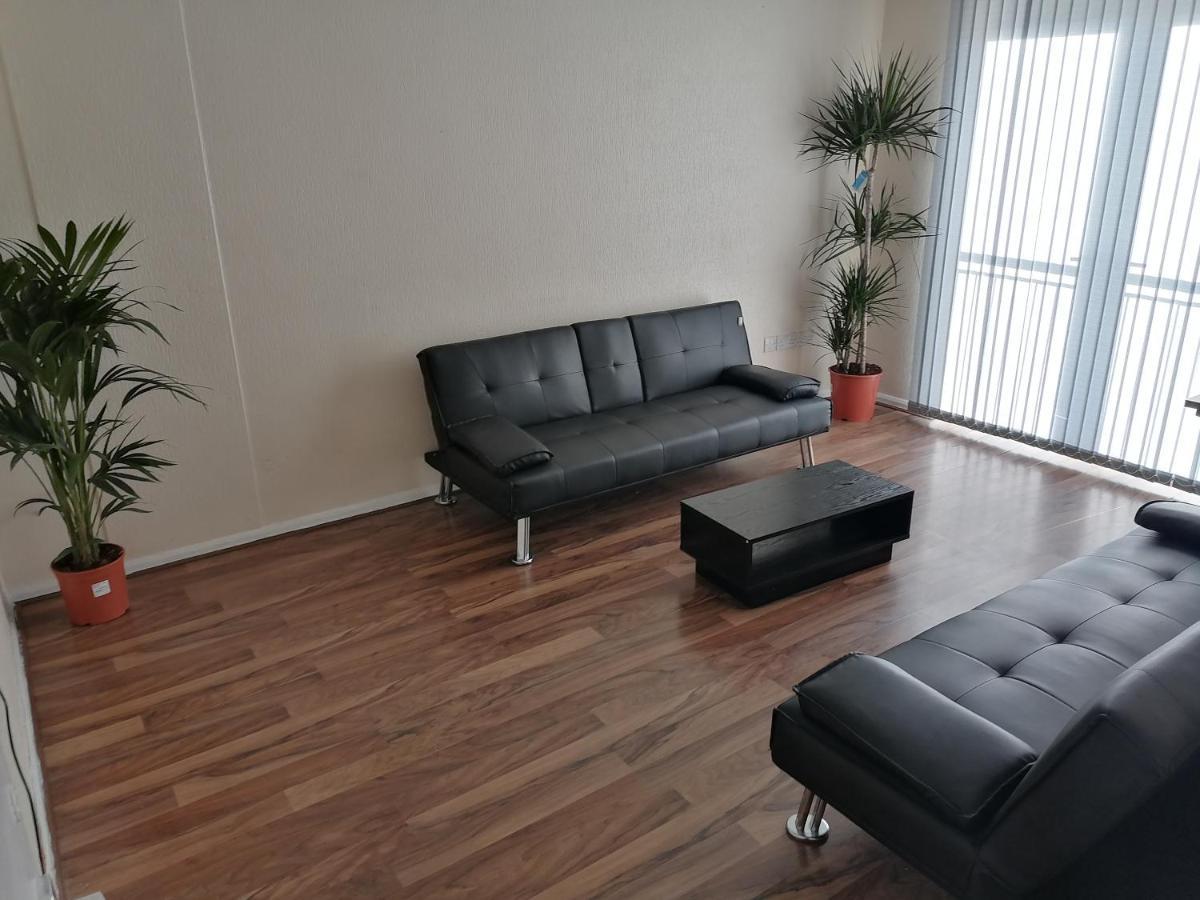 Large House With 3 Bedrooms House, 5 Guests Near City/manu Stadiums Holiday home Manchester
