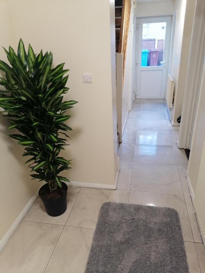 Large House With 3 Bedrooms House, 5 Guests Near City/manu Stadiums *