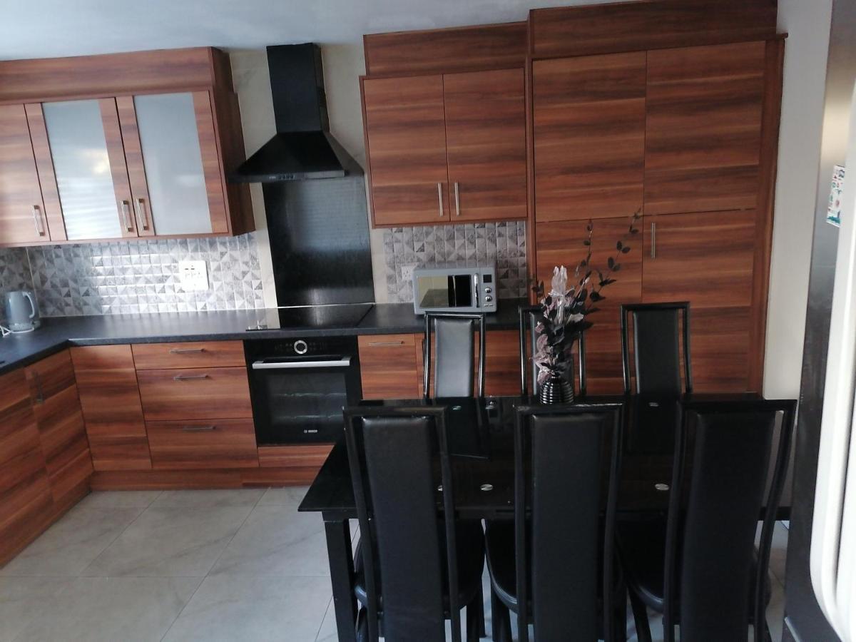 Large House With 3 Bedrooms House, 5 Guests Near City/manu Stadiums Holiday home Manchester