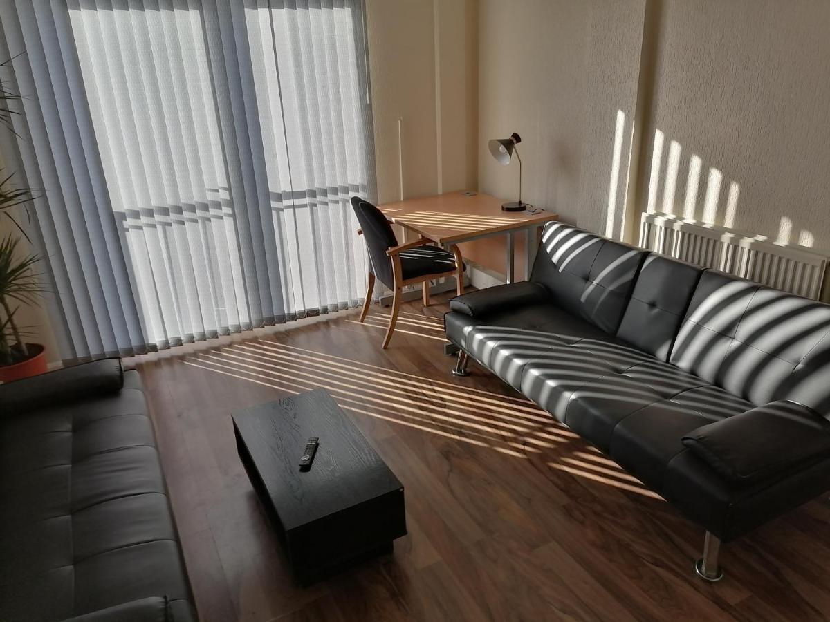 Large House With 3 Bedrooms House, 5 Guests Near City/manu Stadiums * Manchester